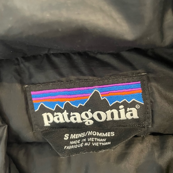 Men’s Patagonia Black Down Vest - Picture 2 of 4